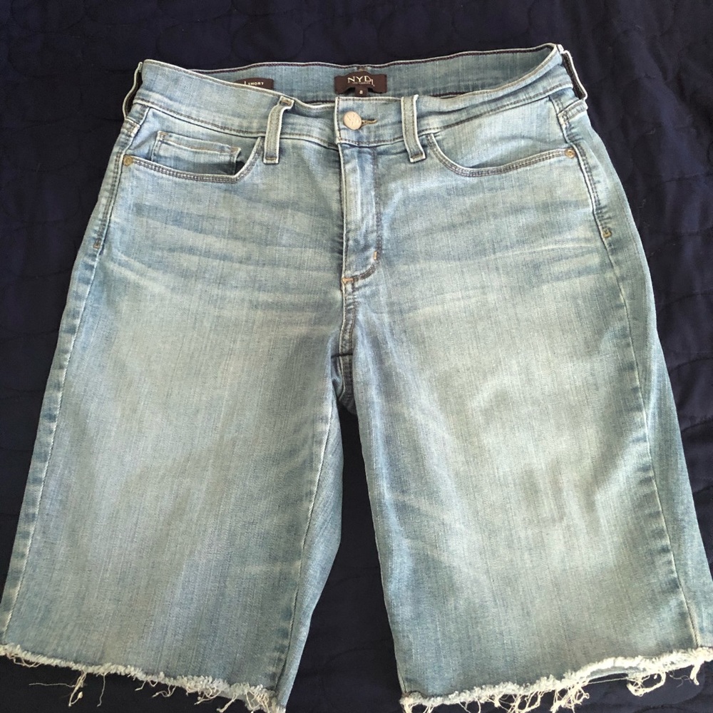 NYDJ Brielle short, size 8